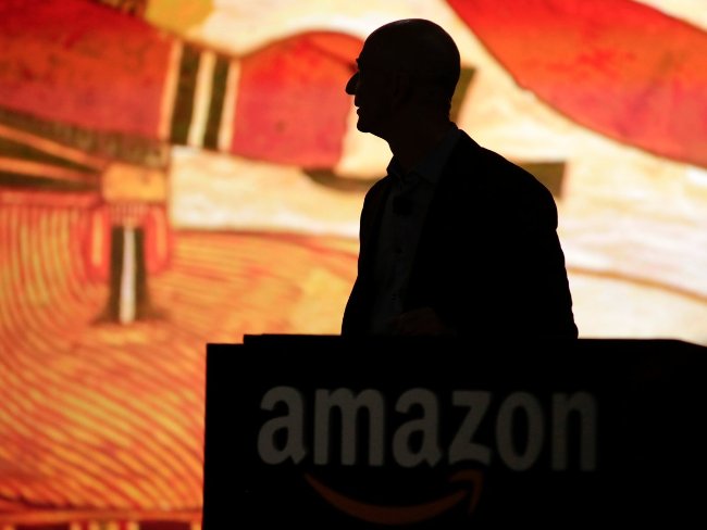 David E. Shaw, sếp của Jeff Bezos, đã cố gắng thuyết phục ông ở lại