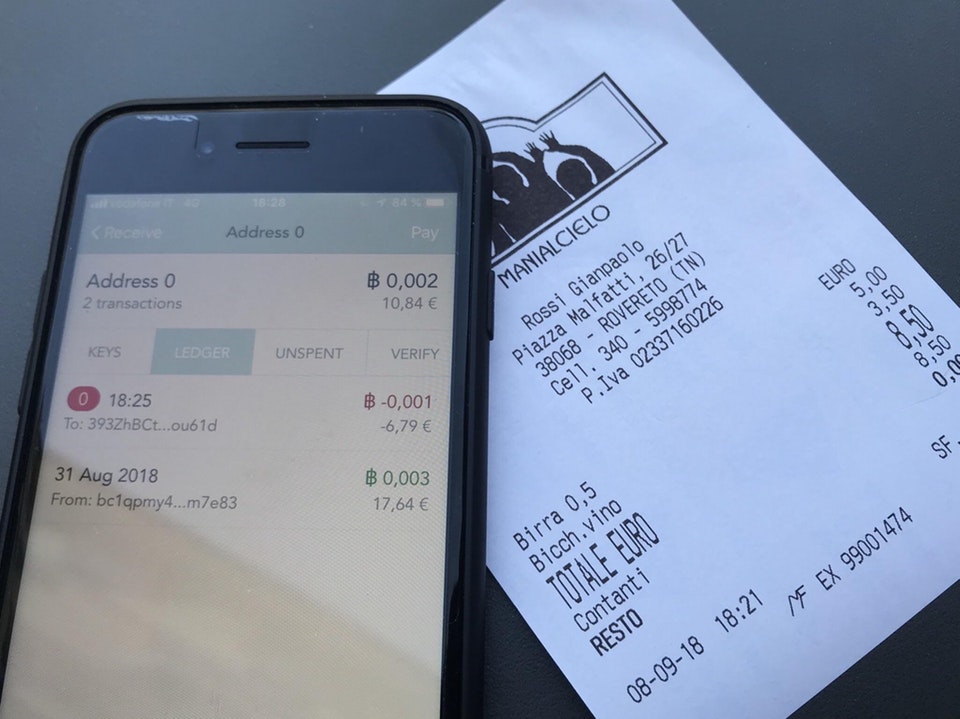 Thanh toán Bitcoin ở nhà hàng tại thung lũng Bitcoin