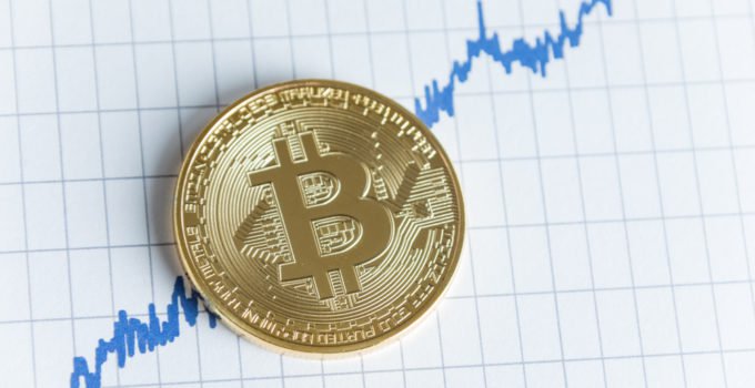 Giá biến động nhẹ, liệu Bitcoin có nến tháng màu xanh sau 6 tháng?